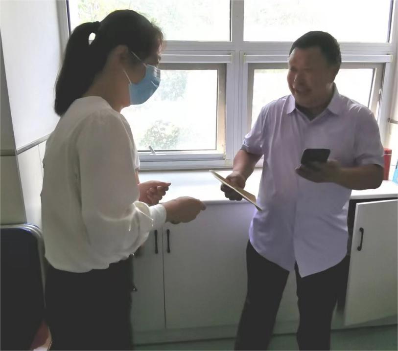 真情慰問暖人心，擇立集團(tuán)探望員工住院家屬